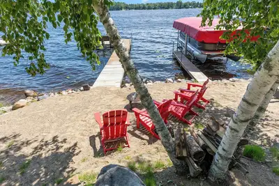 Image de Gorgeous private lake lot on Upper Gull for the perfect summer cabin getaway.