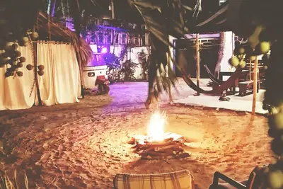 Image de entire accommodation: Eco-Hut with campfire, 100 meters from the beach