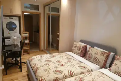 Image de London Luxury Apt - Mayflower 1min Walk from Tube Redbridge Station