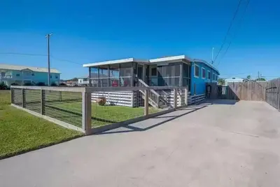 Image de Cute Bungalow 2 Bedroom Next to Downtown & Near Water