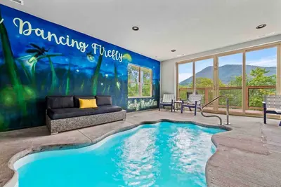 Image de New Spacious Cabin w/ Stunning Views, Easy Drive, Indoor Pool, Theater, Game Rm