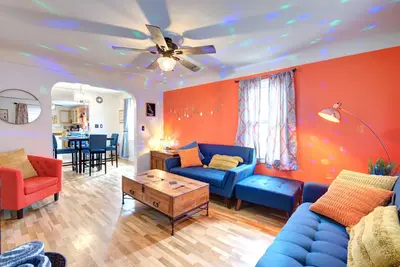 Image de Walk to Downtown Cos - Pet-Friendly, Fully Fenced Yard, Nintendo, Fire Pit & Bbq.