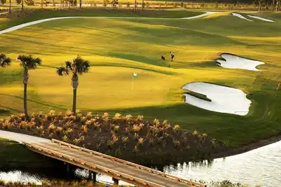 Image de Sunny condo with golf cart and golf course and lake views!
