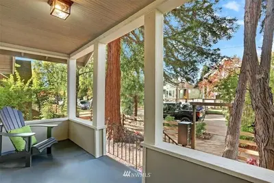 Modern Craftsman Garden Patio