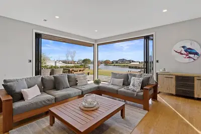 Image de Luxury Lake Hood Holiday Home