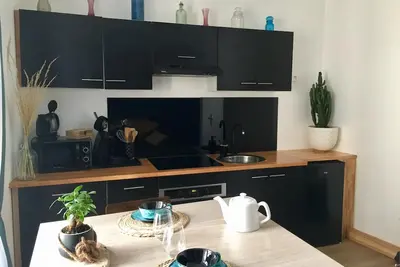 Image de Superbe F2 refait à neuf, au pied du Rocher! ! !