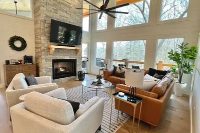Image de Hickory Grove Haven - New Build - Huge Decks & Spa