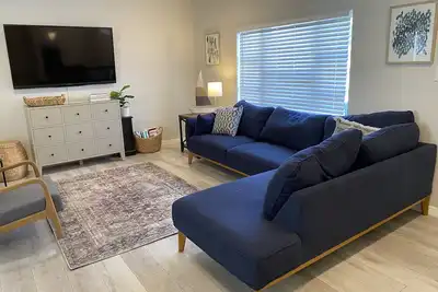 Image de Centrally-located, coastal tiny home w/ access to downtown and the best beaches!