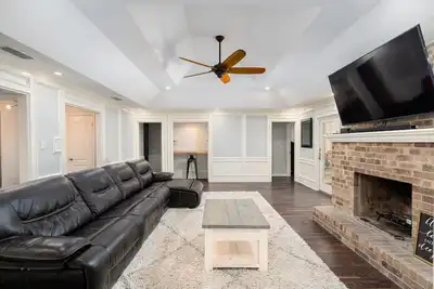 Image de Romantic 4 bedroom 3 bath with jacuzzi bath & indoor fireplace