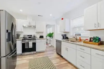 Image de Stylish 2 Bdrm - 2 Min Walk to Turkey Leg Hut