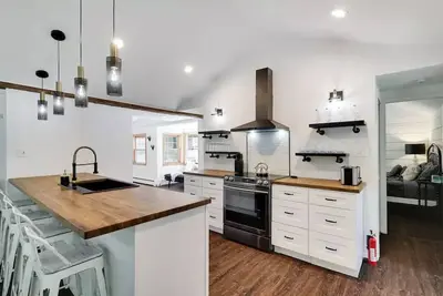 Image de The Serene Sylvan Farmhouse Getaway Poconos!