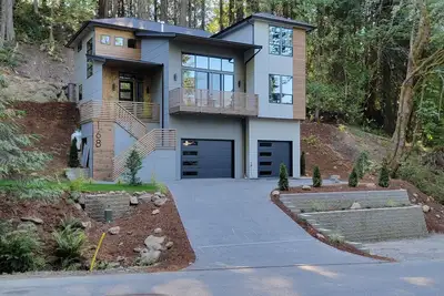 Image de New family sized home in a quite neighborhood w\/hot tub 5 minutes from the beach