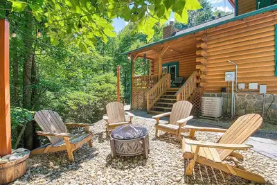 Image de Nottingham Nook - 2 Bedroom / 2 Bath, Hot Tub, Firepit