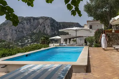 Image de Panoramic and central villa.