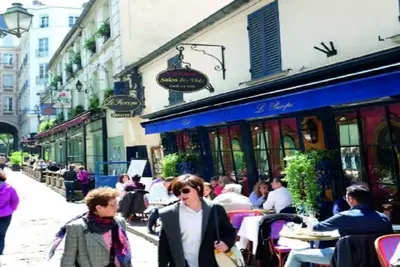 Image de Perched Above The Charming Tree-Line Of Legendary Saint Germain
