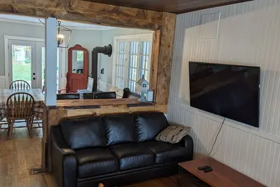 Image de Rustic Cottage Retreat by Sandy Lake