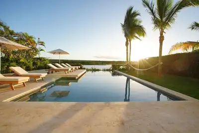 Image de Casa Delfín – Luxury Riverside Villa w/ Pool, Chef & Golf Carts