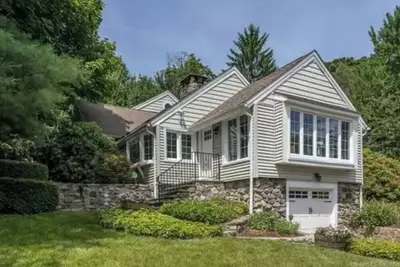 Image de Charming lake side retreat
