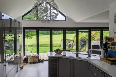 Image de Family home with spacious garden and views in central Sussex