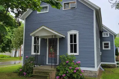 Image de 4 Bedroom Home In Manistee Mi. Walk to the Lake! Deck!