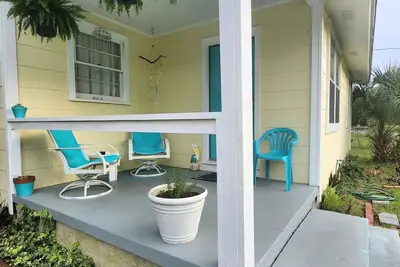 Image de Whimsical beachy little house near Nas/Dwntn