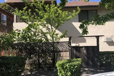 Image de Entire upstairs apartment Clean Downtown San Rafael