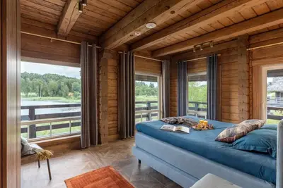 Image de Cozy Chalet With hot tub and Sauna in Secluded Eco-village