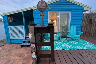 Image de Waterfront Cottage with a dock