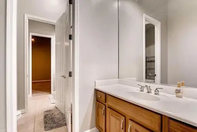 Image de Amazing single level villa, 10 minutes from football stadium
