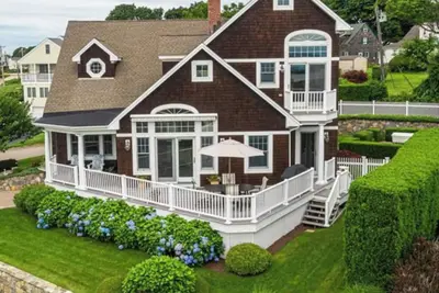 Image de Beautiful Beach House with fantastic ocean views! Short walk to beach.