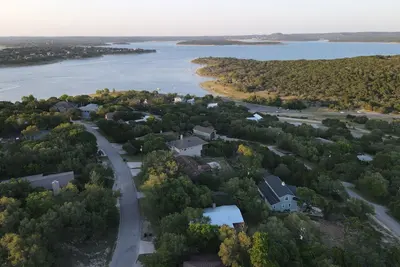 Image de Lakeside Water View Haven: Boat Rental, Catering & Babysitter