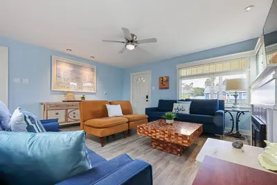 Image de 2 br, 2 bth, fully fenced home - The Sunnyside Up Beach Cottage