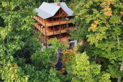 Image de Mountain Getaway! ! 4/3 cabin 10 min Gatlinburg, 15 Min Pigeon Forge