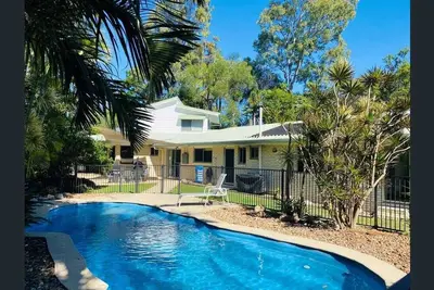 Image de Holiday Beach House with pool - 5 min walk to the beach - sleeps up to 8 people
