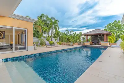 Image de Sanook Pool Villa, Luxury-5km-Wlkg St\/Beach-5min-7-11