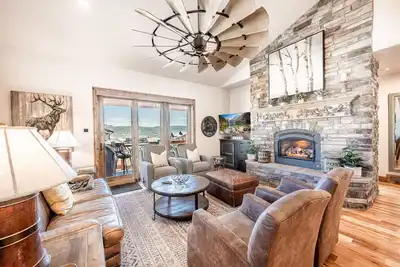 Image de *Free Golf* Fun for Families | Private Hot Tub | 4 King Suites & 2 Family Rooms | Deck w Lake Views