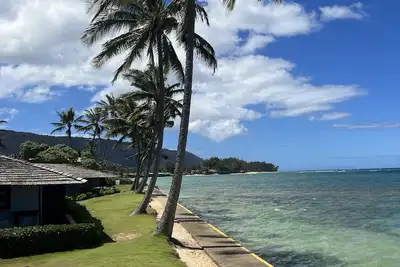 Image de Live like a Local. Stay at a Beautiful Boutique Get Away Mokuleia Beach Colony