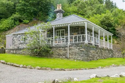 Image de Cae Mab Dafydd -  a cosy fire that sleeps 3 guests  in 2 bedrooms