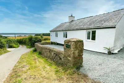 Image de Tan Yr Allt - a sea view that sleeps 4 guests in 2 bedrooms
