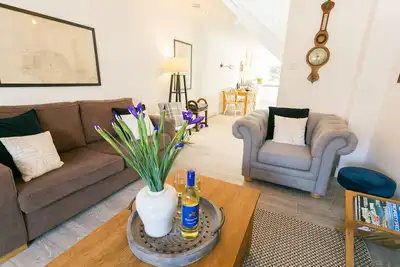 Anchor Cottage -  a coastal that sleeps 6 guests  in 3 bedrooms