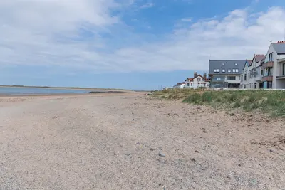 Image de Glandwr - an on the beach that sleeps 7 guests in 3 bedrooms