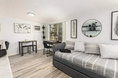 Image de Orlando Studio Retreat • King Bed + Pets Ok