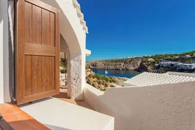 Image de Maison de vacances \"Vacances Ă Cala Morell\" acceptant les animaux, avec vue sur la mer et jardin