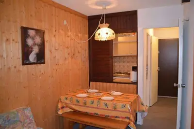 Image de 300m du centre station, 5ème étage, vue montagne, balcon, télévision, casier à ski, 28m²