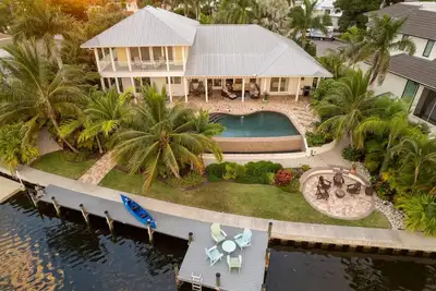 Image de Bring your boat! Large, luxurious waterfront house on Bimini Bayou