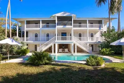 Image de Stunning Sanibel Estate with Pool, Steps to Beach