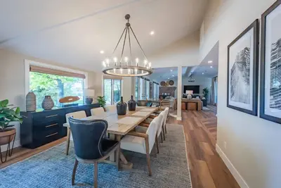Image de Designer Private Estate w/Pool, Hot Tub & Bocce on Westside!