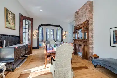 Image de Breathtaking Victorian Mansion~2 Blocks to Cathedral~Huge Hidden Arcade~Theatre!
