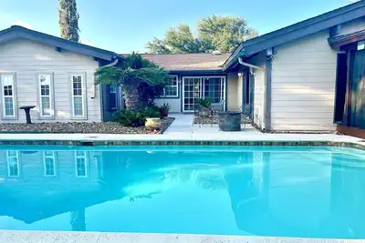 Image de Texas Charming 4 bed with pool/Hottub by Lackland