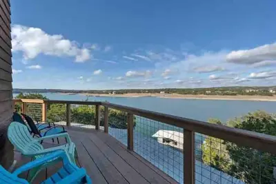 Image de Lake Travis Waterfront, Amazing Views, Game Room, Decks for Spring